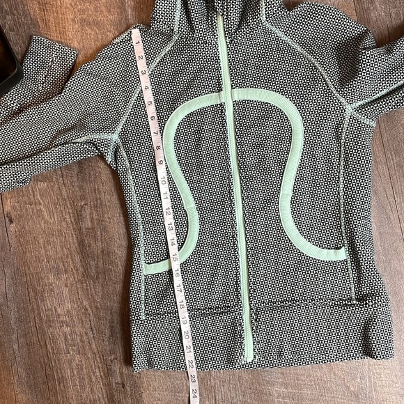 Lululemon Scuba Hoodie Stretch (Lined Hood)
Double Diamond Fresh Teal size 6 - Picture 16 of 16